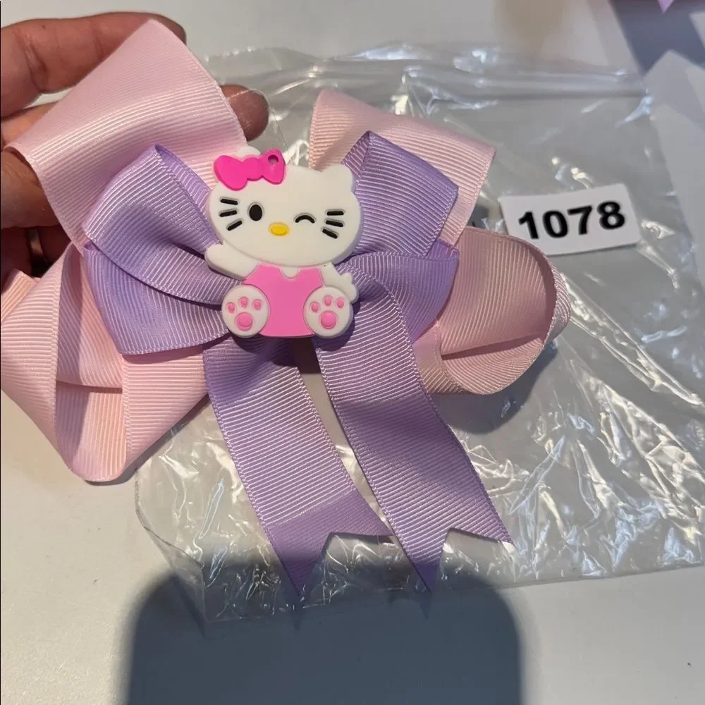 1078 Hello Kitty Alligator Clip Hair Bow